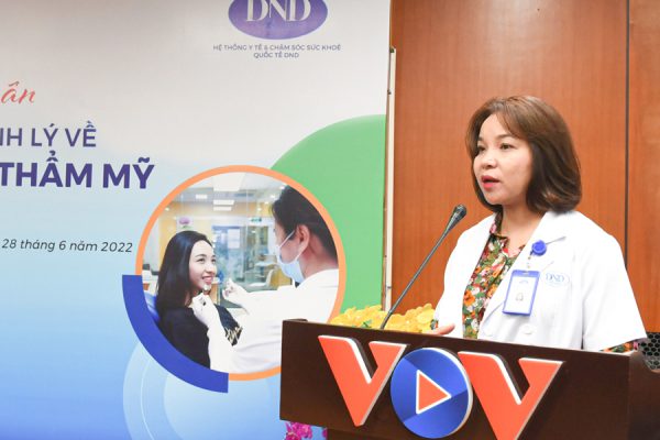 Th.S, bác sỹ Phạm Thị Hằng, Trưởng Ban khúc xạ Bệnh viện Mắt Quốc tế DND chia sẻ tại chương trình.