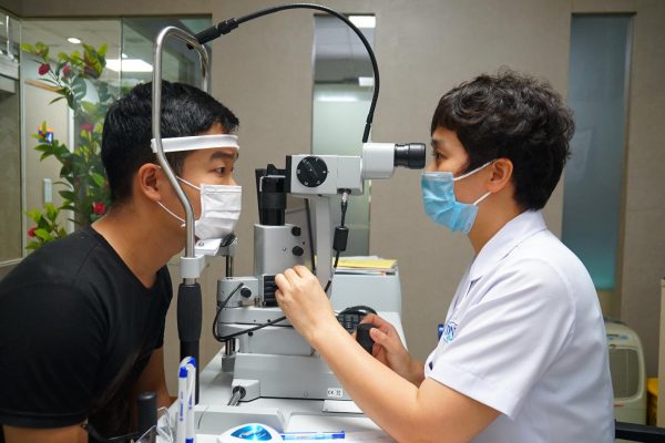 Thăm khám mắt – Việc làm cần thiết để kịp thời phát hiện và điều trị bệnh đau mắt đỏ