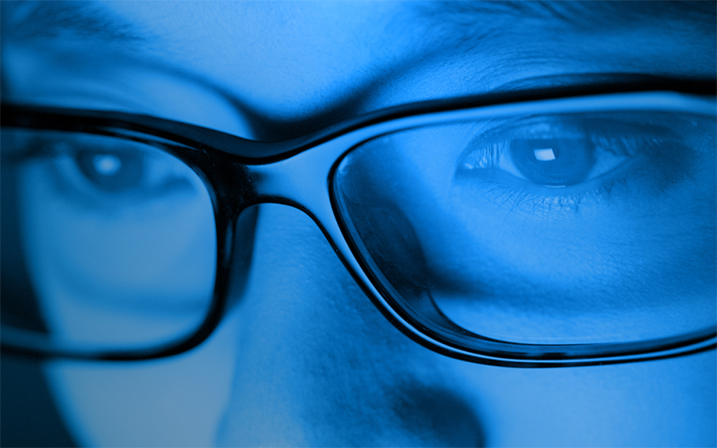 Kính bảo vệ mắt chống ánh sáng xanh giúp mắt thoải mái khi sử dụng các thiết bị điện tử